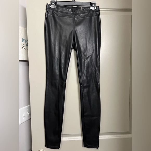 Blank NYC Pants - Blank NYC Black Faux Vegan Leather Pull On Skinny Leggings Size 26